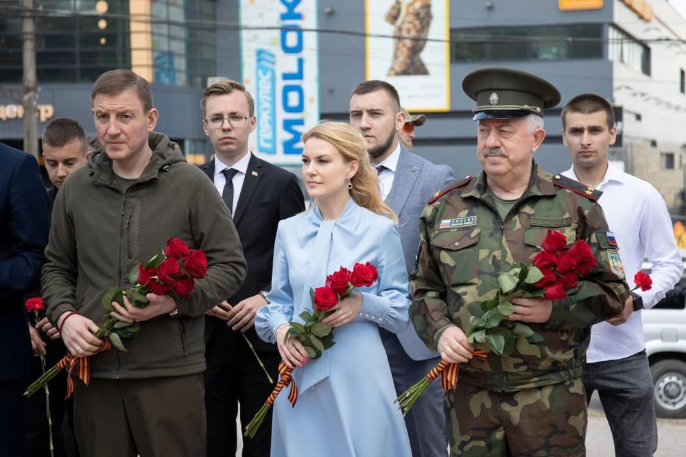 В ЛНР почтили память участников войны на Донбассе