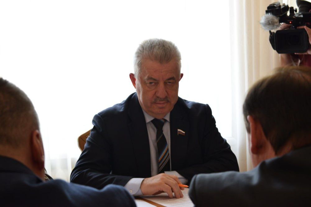 Виктор Водолацкий: Сегодня в Луганском государственном университете имени В. Даля совместно с Председателем Народного Совета ЛНР Мирошниченко Д.Н. провел рабочую встречу с ректорами вузов Республики