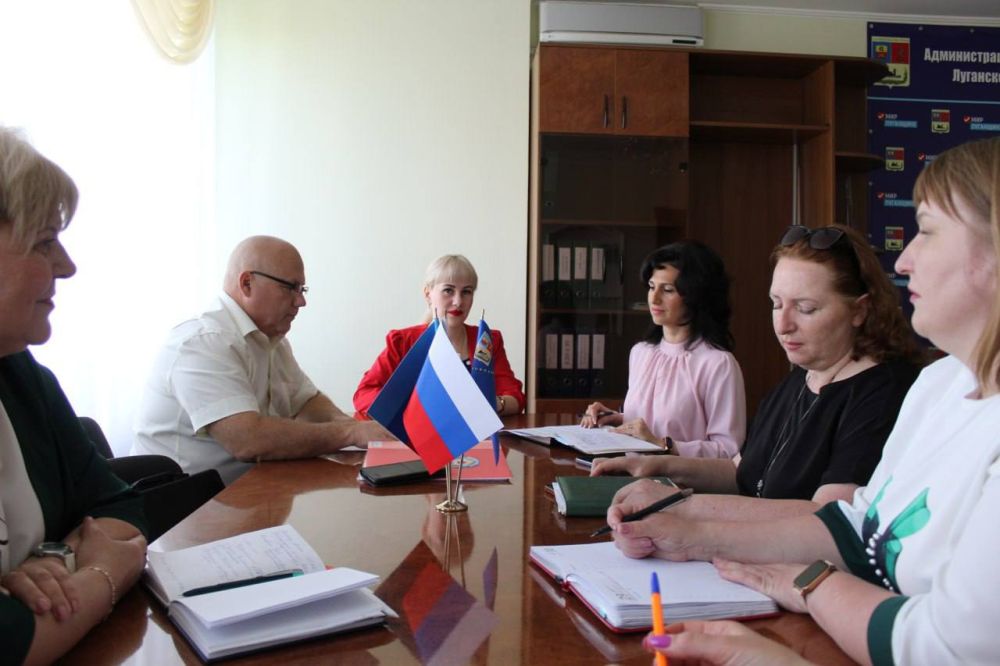 Инна Швенк: 22 мая 2023 года Уполномоченным по правам ребенка в Луганской Народной Республике Инной Швенк проведен выездной личный прием граждан на территории Славяносербского района