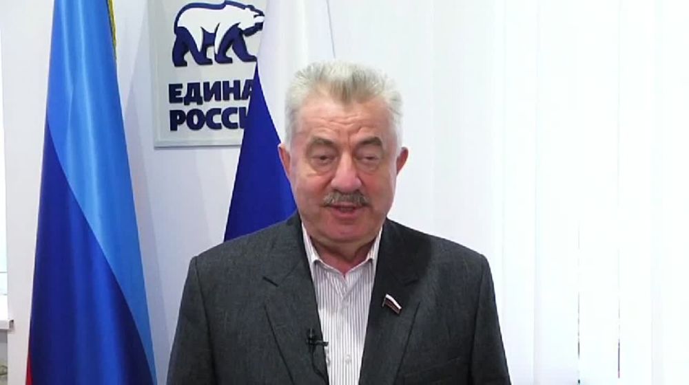 Виктор Водолацкий: Сегодня в Луганске в Региональной общественной приемной председателя партии «Единая Россия» Д.А. Медведева провел прием граждан по личным вопросам, который длился более четырех часов