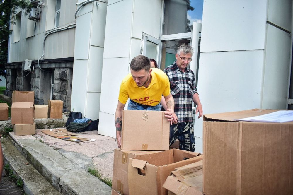 Общественники в рамках проекта #КнигиДонбассу передали Горьковке около 10 тысяч книг