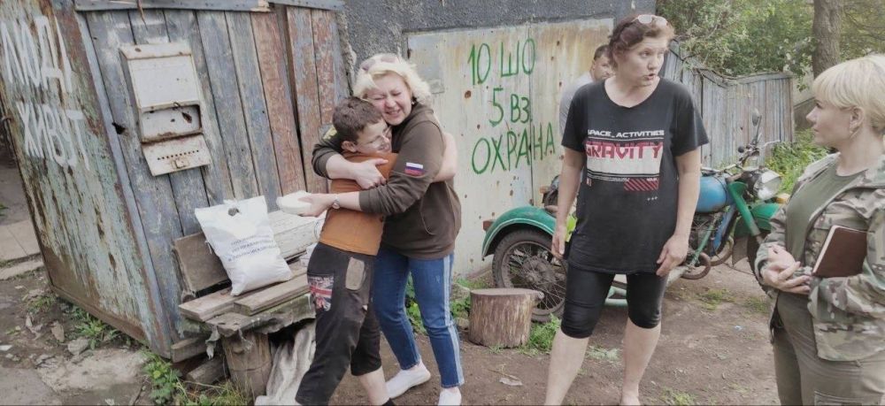 В день защиты детей Уполномоченный по правам ребенка в Луганской Народной Республике Инна Швенк и Уполномоченный по правам...