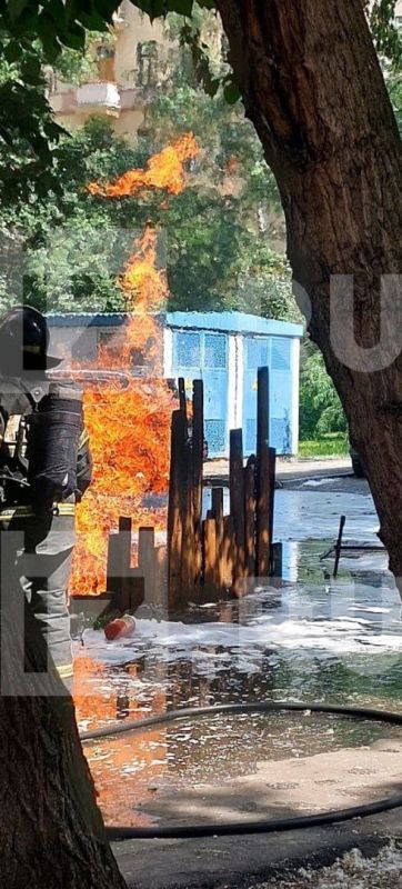 Новости к этому часу:. На Песчаной улице в Москве рабочие повредили газовую трубу, погиб один человек. После прорыва начался пожар, спасатели ликвидировали огонь, только когда весь газ выгорел (фото 1)