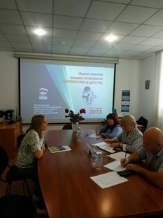 Детский омбудсмен ЛНР провела прием в рамках недели материнства и детства