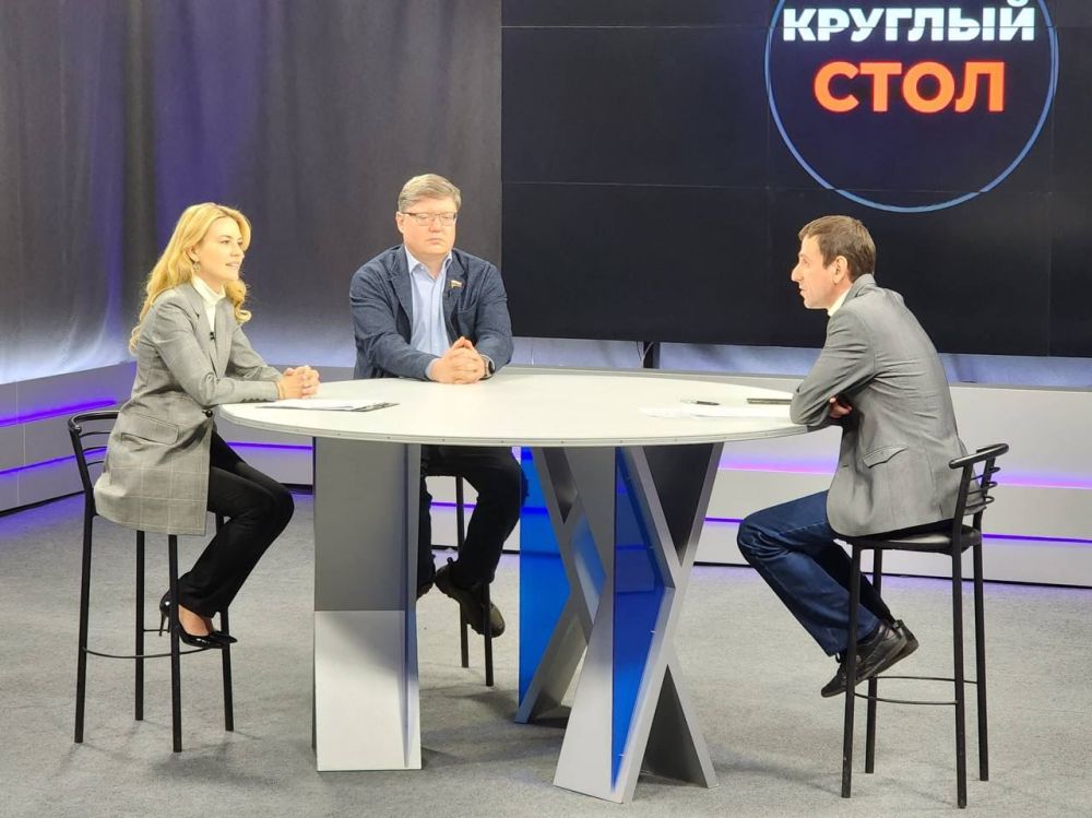 Дарья Лантратова: Сегодня журналисты ЛНР отмечают профессиональный праздник! Я от всего сердца поздравляю их с этим замечательным днем