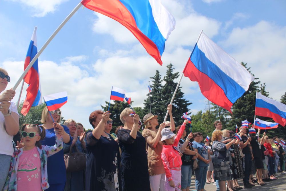 В городах и районах ЛНР прошли мероприятия, приуроченный ко Дню России