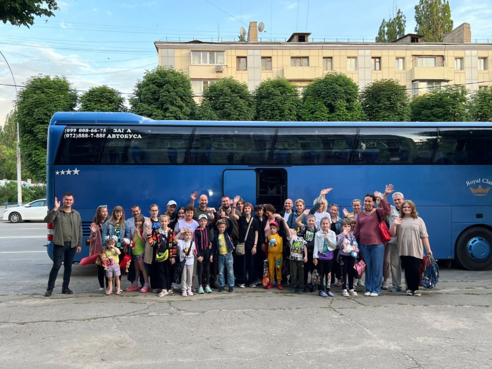 «Единая Россия» отправила на отдых в Крым семьи участников СВО и жителей прифронтовых территорий