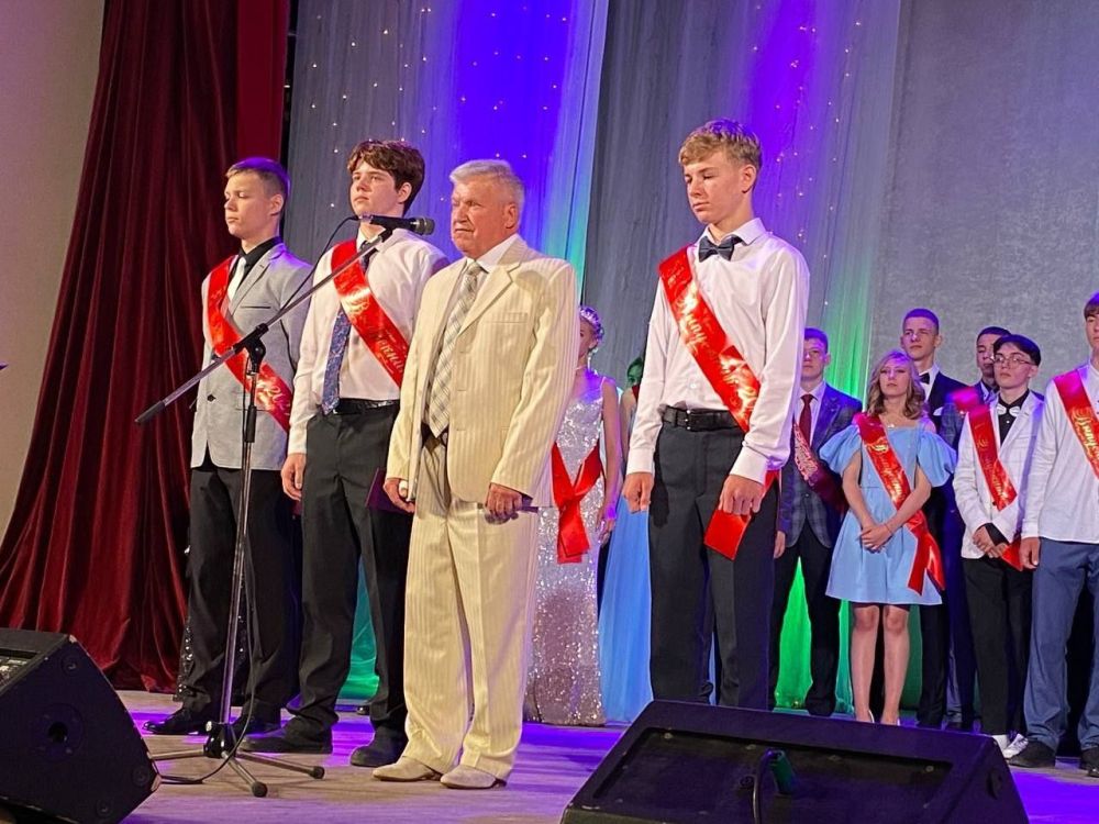 В добрый путь, выпускники!