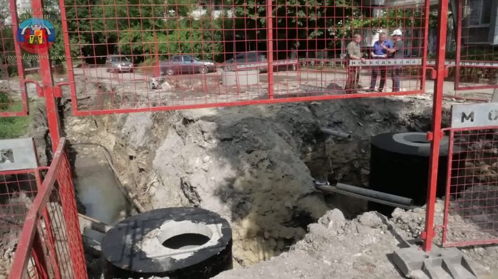 Московские специалисты ремонтируют ветви коллектора в квартале 50-летия Октября, чтобы устранить проблему подтопления подвалов многоквартирных домов — глава администрации Луганска Манолис Пилавов