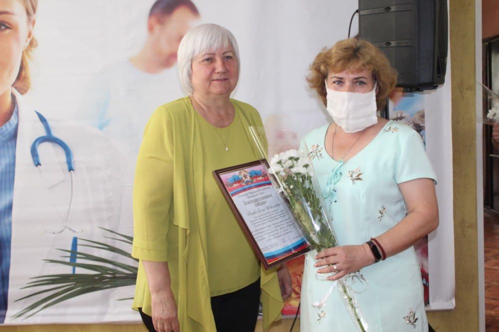 Светлана Гизай: Уважаемые медицинские работники и ветераны системы здравоохранения! Поздравляю вас с профессиональным праздником!