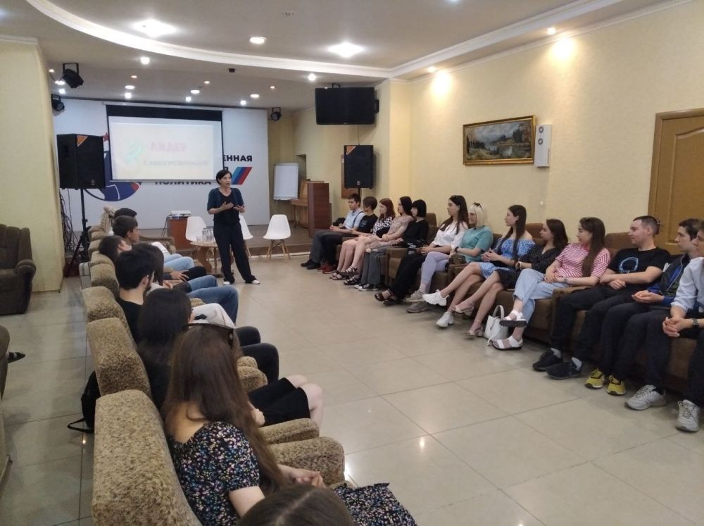 В Луганске провели молодёжную тематическую площадку #Навигатор_Лидера