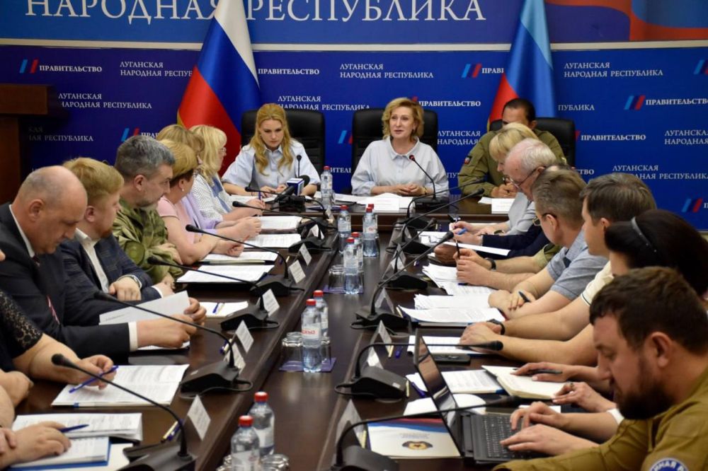 Дарья Лантратова: Вчера вместе с Инной Святенко и Андреем Хапочкиным в Луганске посетили протезный завод, Центр реабилитации инвалидов и провели выездное заседание Комитета СФ по социальной политике