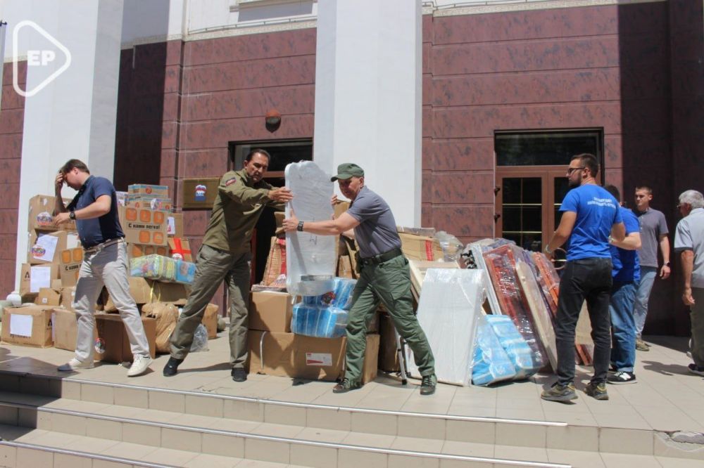 Единая Россия доставила в ЛНР более двух тонн гуманитарной помощи