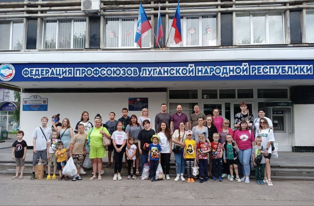 Дмитрий Голда: «Единая Россия» отправила на отдых в Крым очередную группу семей участников СВО и жителей прифронтовых территорий