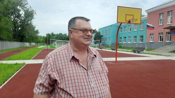 Замминистра ЖКХ ЛНР проинспектировал ремонт в луганской школе №22