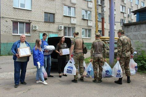 Лутугинское отделение "Единой России" передало гумпомощь военнослужащим 123-й бригады