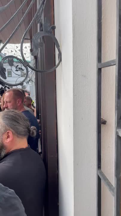 ������� ��������� ���� ������ �������� � �����-��������� �����, �������� ���� ������������ �����������