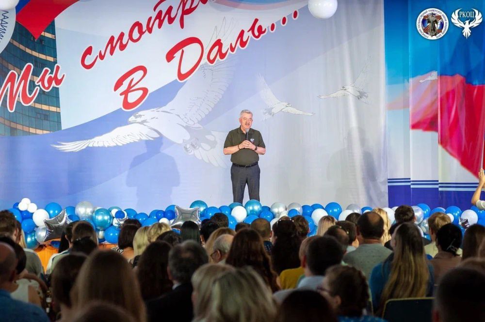 Виктор Водолацкий: Сегодня принял участие в торжественном мероприятии – вручении дипломов выпускникам Луганского государственного университета имени Владимира Даля