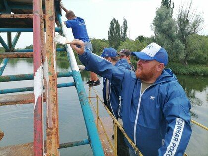 Представители "Единой России" облагородили зону отдыха в Лисичанске