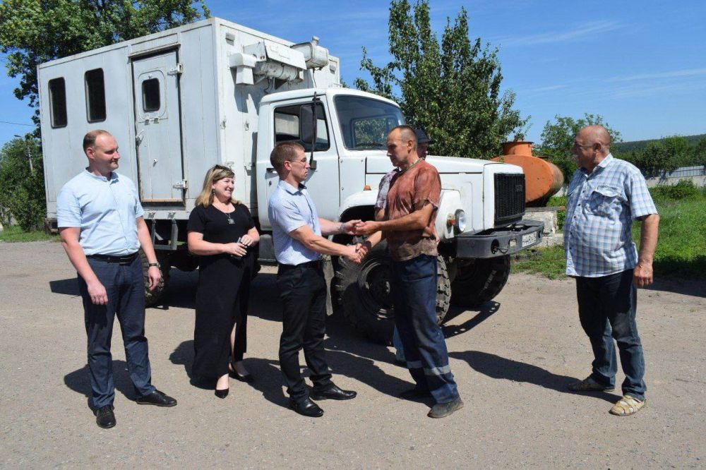 Очередной автомобиль повышенной проходимости пополнил автопарк Первомайского участка Стахановского департамента ГУП ЛНР "Лугансквода" благодаря шефской помощи Калужской области, заявил глава Администрации Первомайска Сергей Колягин