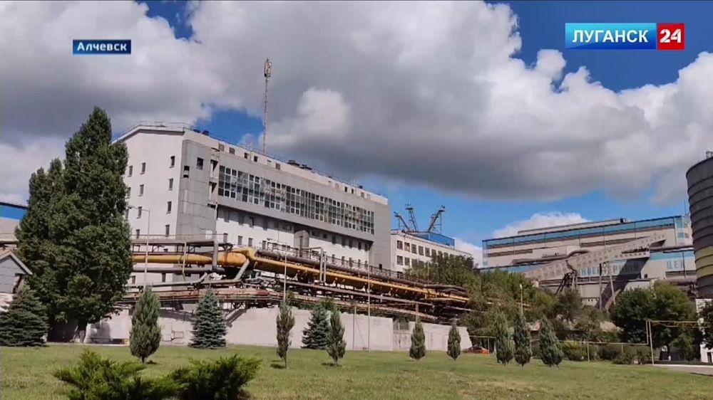 Торжество по случаю грядущего Дня металлурга прошло в актовом зале Алчевского меткомбината