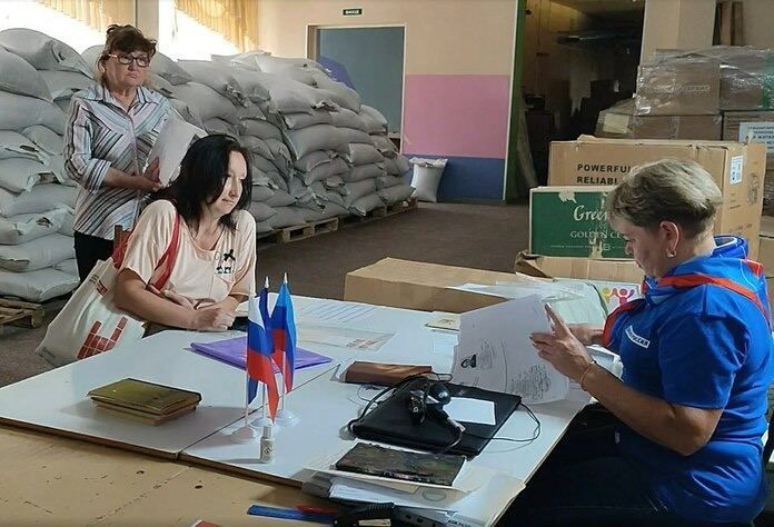 Виктор Водолацкий: Татарстанское региональное отделение партии "Единая Россия" передало жителям Лисичанска 75 тонн...