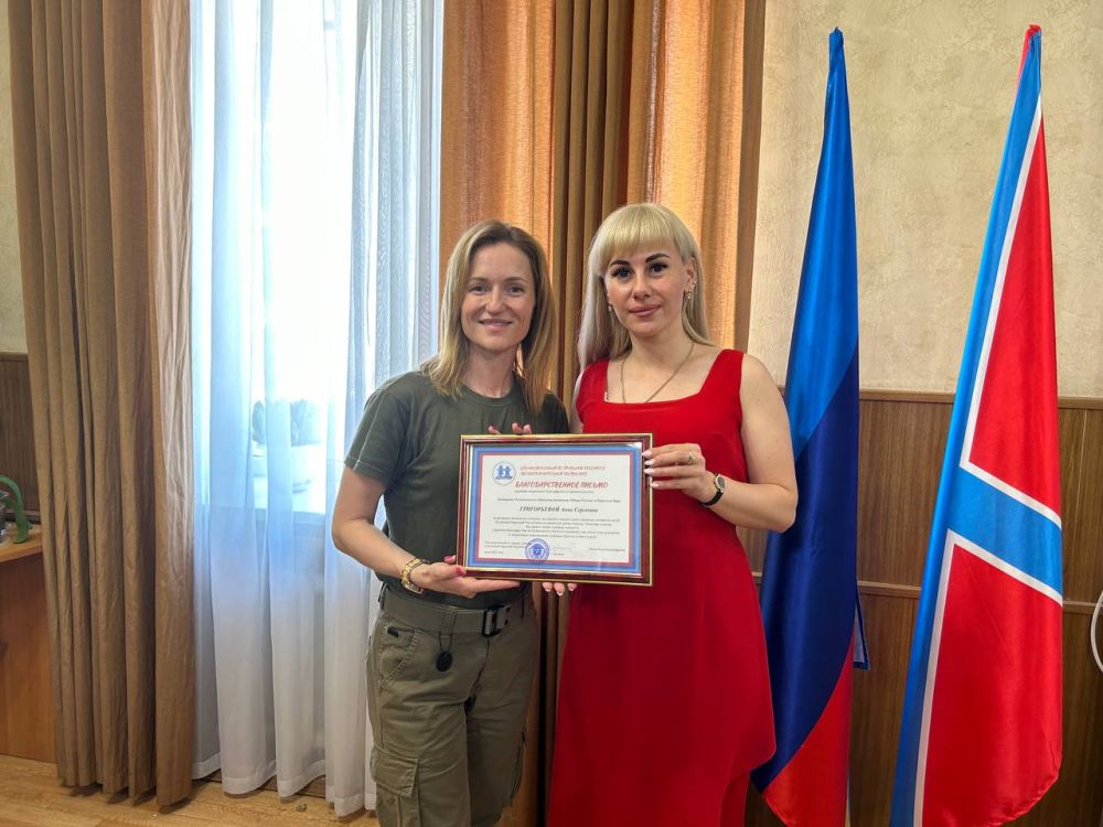 Инна Швенк: Вручила благодарственные письма Анне Григорьевой и Антону Шалимову за оказанную помощь детям Луганской Народной Республики!
