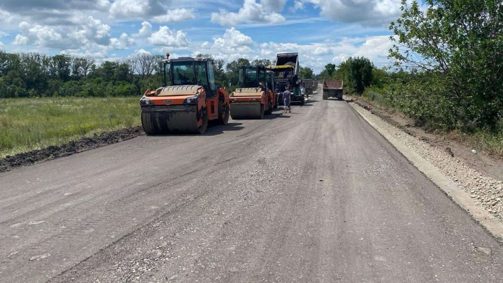 В "Автодоре" сообщили о ходе ремонта дороги между Луганском и Донецком