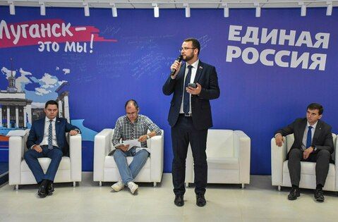 "Единая Россия" провела для управленцев из ЛНР телемост о создании местного самоуправления