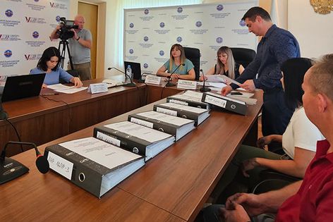 ЛДПР представила на заверение в избирком ЛНР список кандидатов в Народный Совет