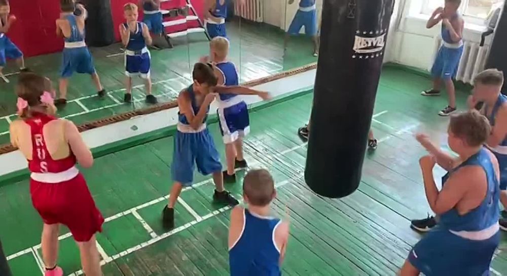 На базе ЛВУФК продолжается подготовка сборной команды по боксу РОО «Республиканская федерация бокса Луганской Народной...