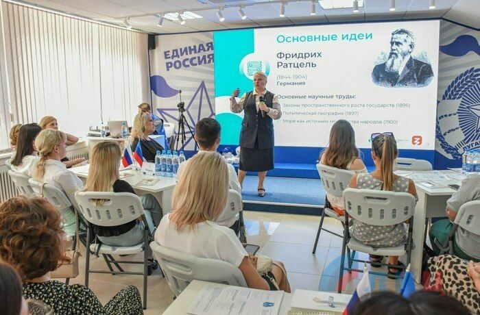 ЛНР. Будущее молодежной политики ЛНР обсудили на стратегической сессии в Луганске Мероприятие организовано совместно Российским обществом «Знание», Министерством молодежной политики и Министерством образования и науки ЛНР