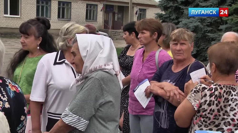 Жители села Нижняя Ольховая Станично-Луганского района приняли участие в партийном проекте «Единой России» – «Народная программа»