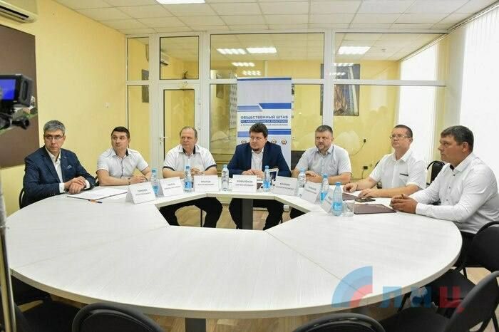 На базе Общественного штаба по наблюдению за выборами в ЛНР представители пяти партий: первый заместитель секретаря...