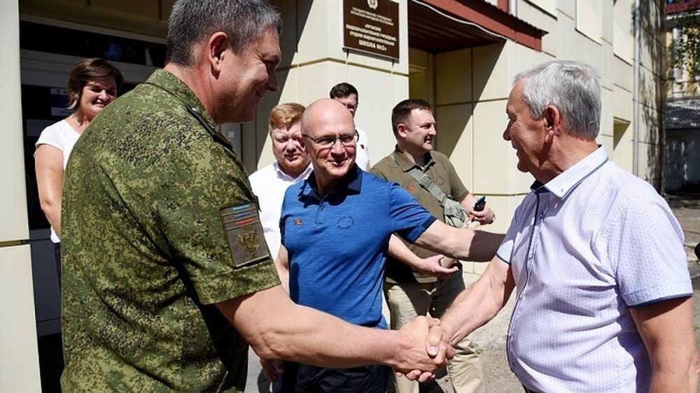 Пасечник и Кириенко оценили ход строительства Дома молодежи в ЛНР