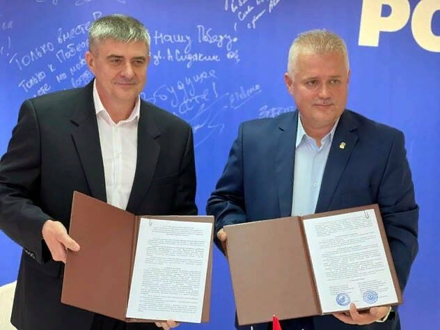 ЛНР. Союзмаш России и луганский профсоюз работников промышленности подписали соглашение о сотрудничестве Подписи под...