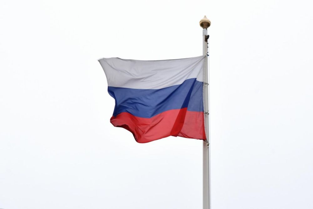 Церемония поднятия флага Российской Федерации прошла в Луганске