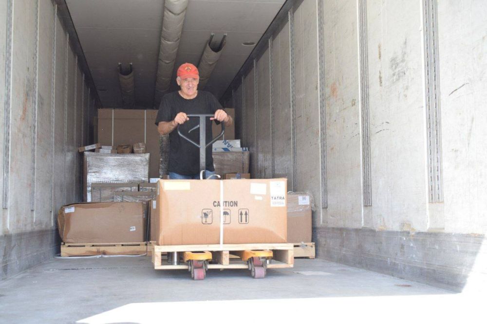 В Первомайск прибыла оргтехника, оборудование и книги из подшефной Калужской области, сообщил глава Первомайска Сергей Колягин в своем Telegram-канале