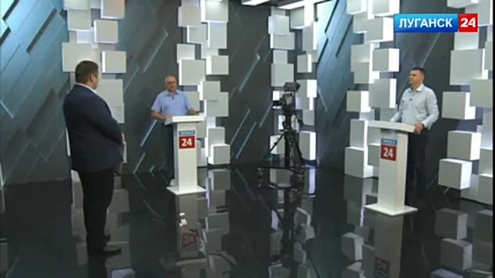 Председатель комиссии по вопросам развития культуры, образования и науки Общественной палаты ЛНР Антон Кондратенко в эфире...