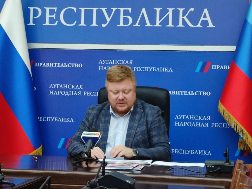 Более 700 тысяч книг, среди которых более 250 наименований произведений Пушкина, Лермонтова, Достоевского и многих других авторов, пополнят фонды школьных библиотек, сообщил в ходе брифинга министр образования и науки ЛНР Иван Кусов