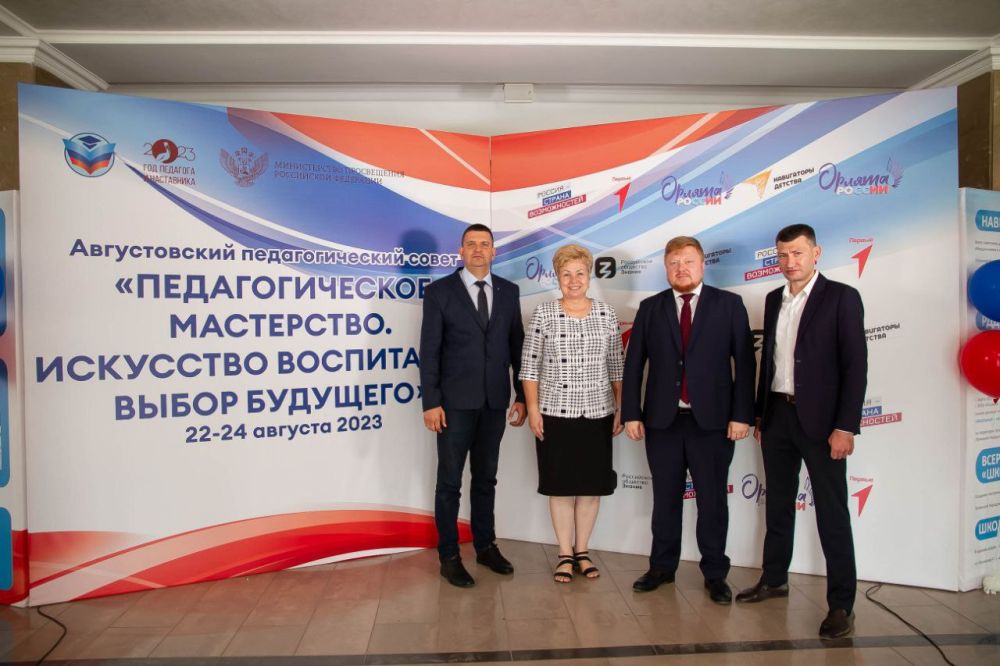 В ходе встреч и приемов граждан депутаты Народного Совета ЛНР определили перечень проблемных вопросов населения для дальнейшего их решения