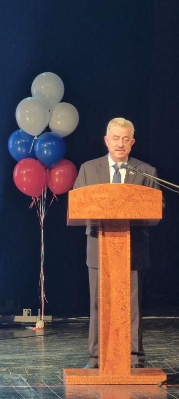 Виктор Водолацкий: Сегодня принял участие в августовском педагогическом совете «Педагогическое мастерство. Искусство воспитания. Выбор будущего», который прошел в Луганском академическом русском драматическом театре имени Павла Луспекаева