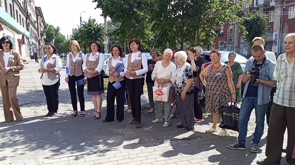 Алчевское отделение МФЦ начало работу в новом помещении