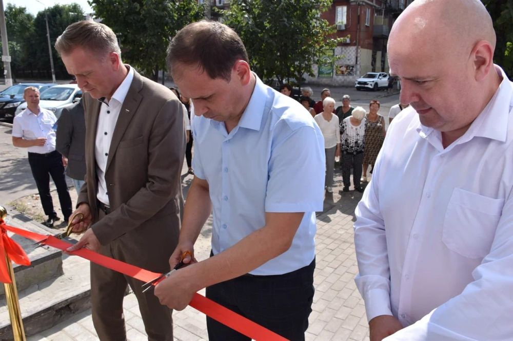 Отделения МФЦ ЛНР начали работу в отремонтированных регионами-шефами помещениях, сообщили в Минцифры ЛНР