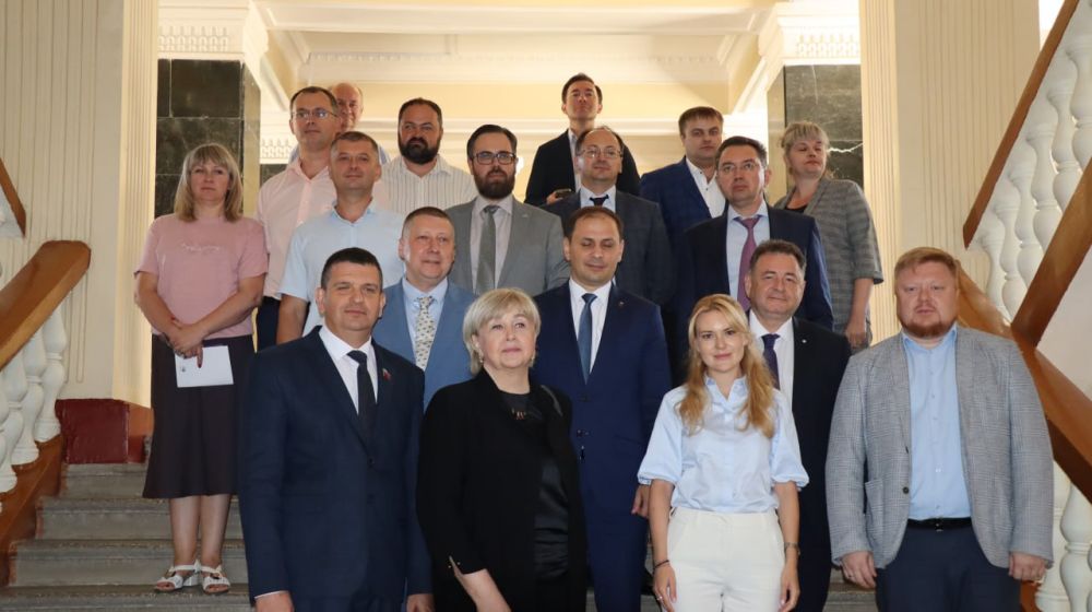 Министр образования и науки ЛНР Иван Кусов принял участие в круглом столе, посвященном развитию технического образования