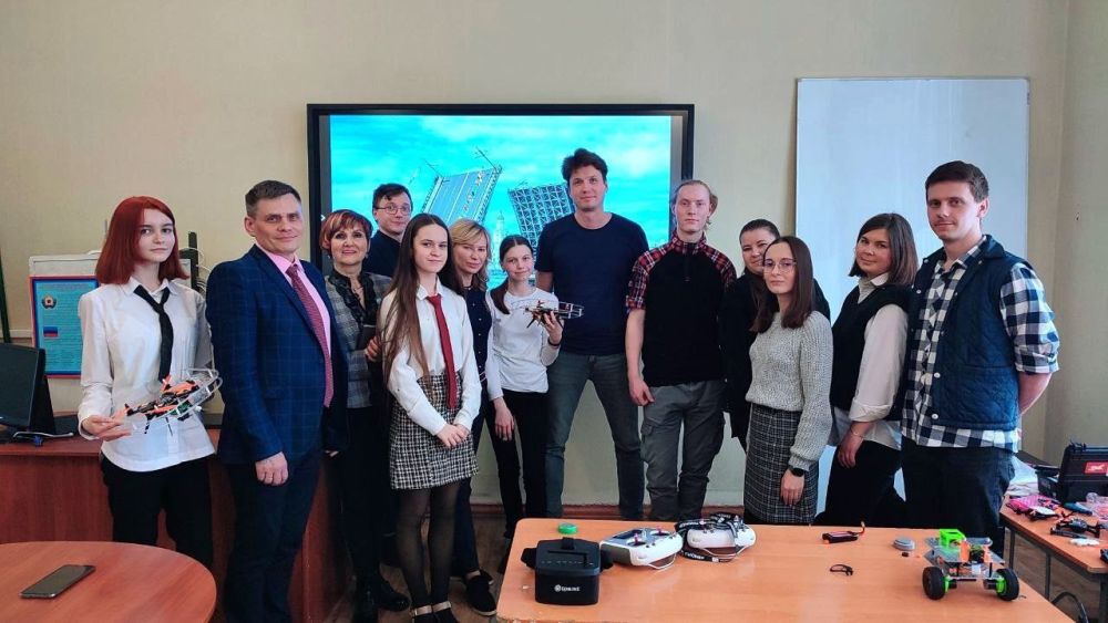 В ЛНР откроют дополнительные творческие объединения по робототехнике