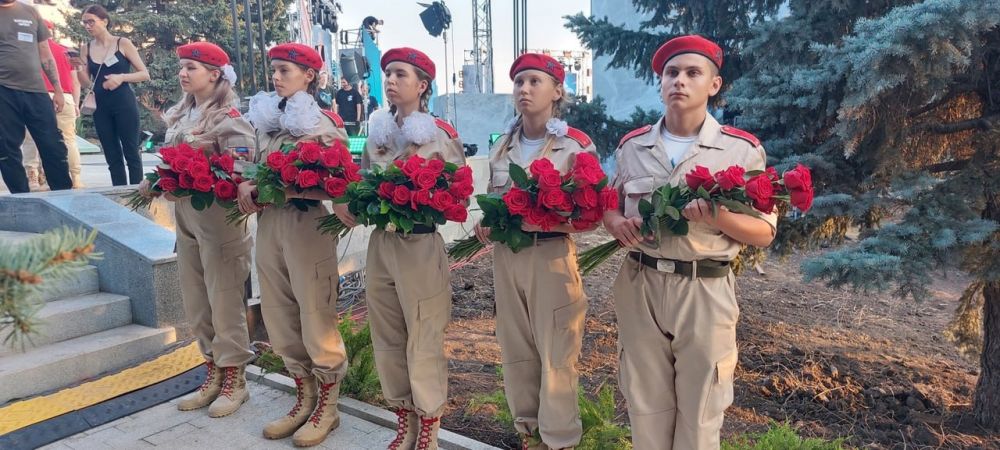 Луганские юнармейцы приняли участие в открытии обновленного мемориального комплекса «Острая Могила»