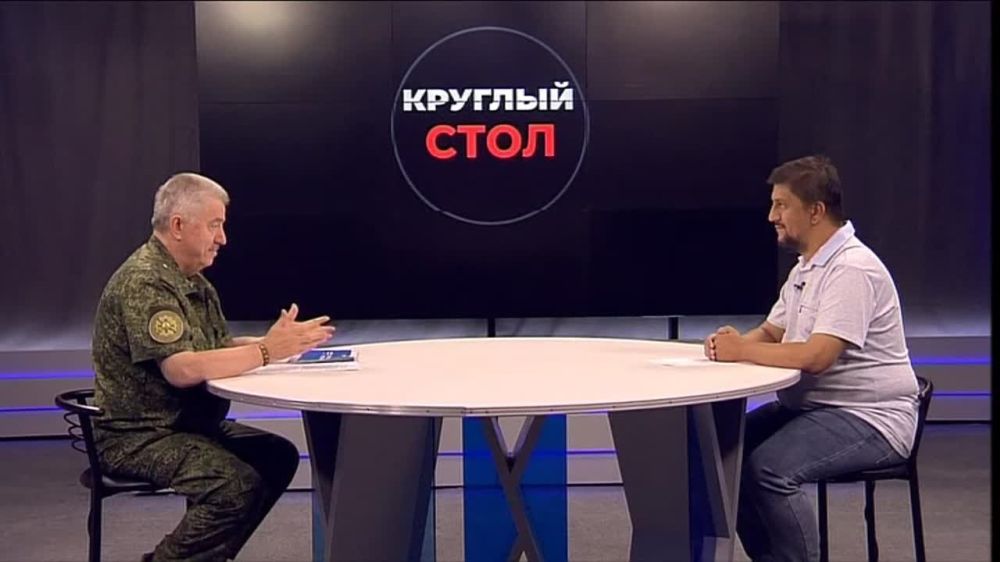 Депутат Госдумы России Виктор Водолацкий в эфире программы «Круглый стол» на телеканале «Луганск 24» рассказал о педагогической конференции педагогов Луганской Народной Республики, которая состоялась на прошлой неделе