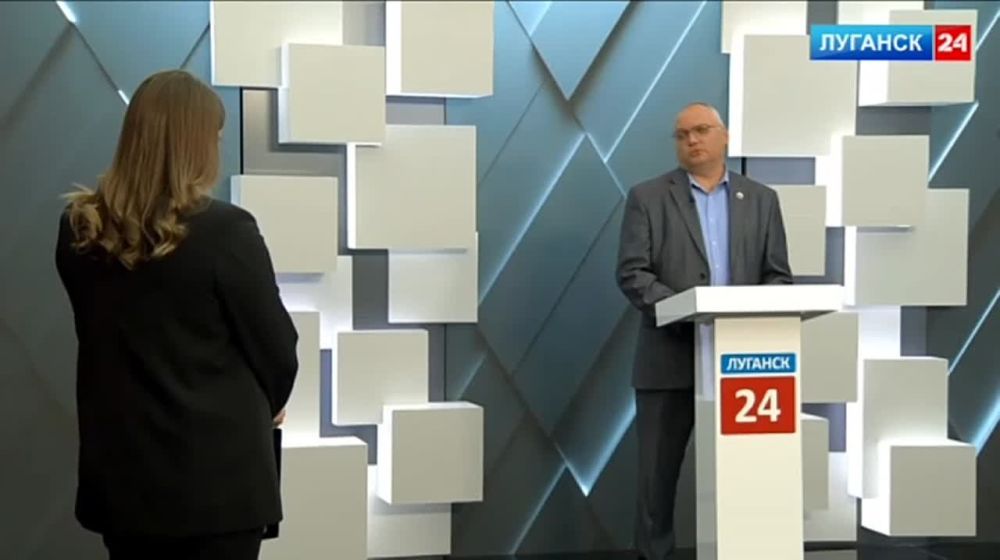 Председатель комиссии по вопросам развития культуры, образования и науки Общественной палаты ЛНР Антон Кондратенко в эфире...