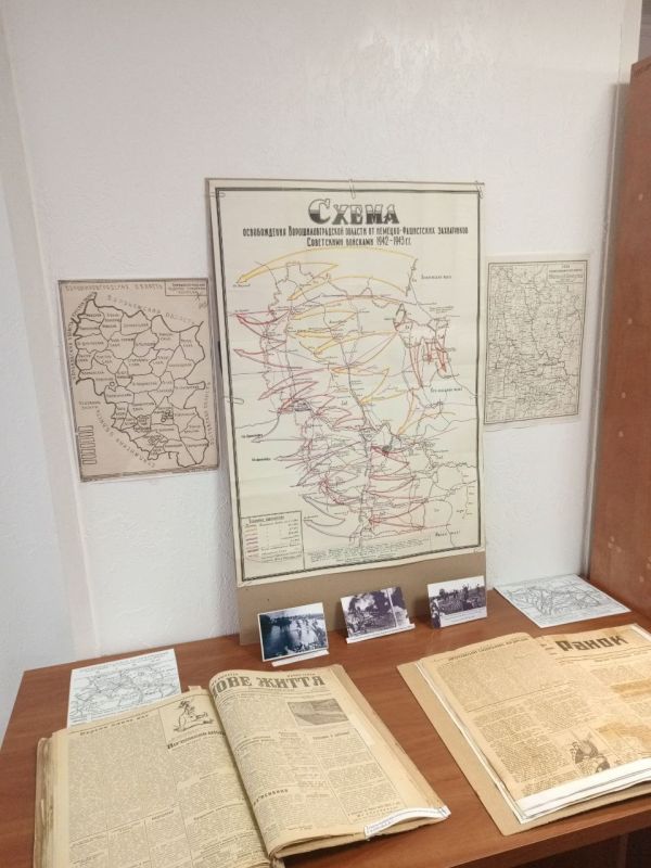 Замминистра образования и науки ЛНР Евгений Мирошниченко посетил документальную выставку